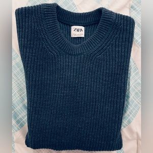 Zara Ribbed Sweater. Size: Medium. Condition: Mint condition - just like new.